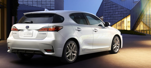 lexus-ct200h-rear