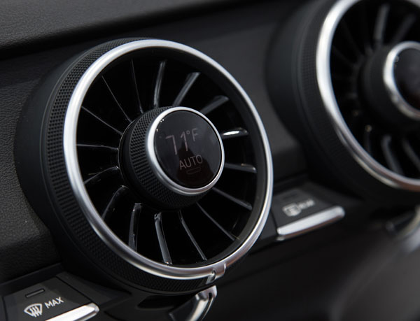 Puristisch, sportlich und clean ?  Audi zeigt neues TT-Interieur auf der CES