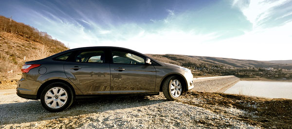 ford-focus-ecoboost-side