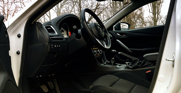 mazda-6-sport-combi-interior1