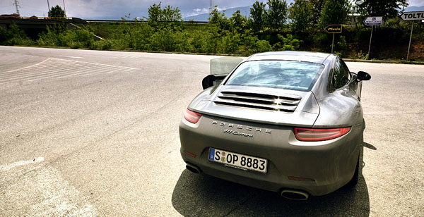 porsche-911-rear