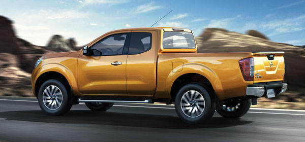 nissan-navara-rear