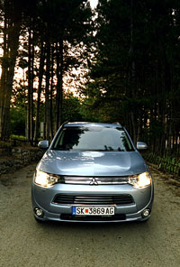 mitsubishi-outlander-phev-vert