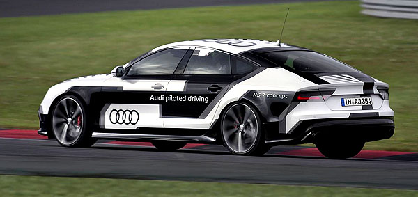 audi-rs7-piloted-side