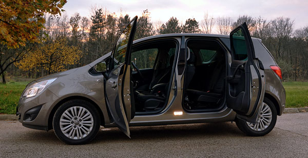 opel-meriva-doors-open-side