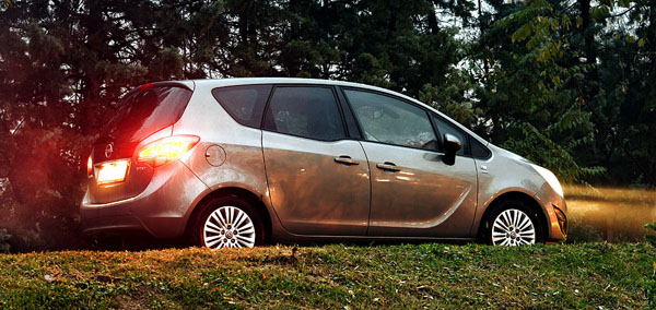 opel-meriva-lights-rear