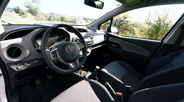 toyota-yaris-carclub-interior