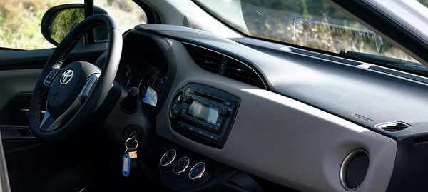 toyota-yaris-carclub-interior2