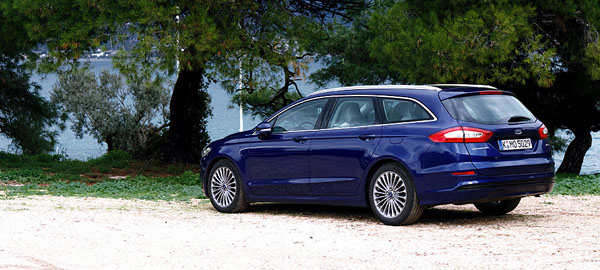 ford-mondeo-estate-rear