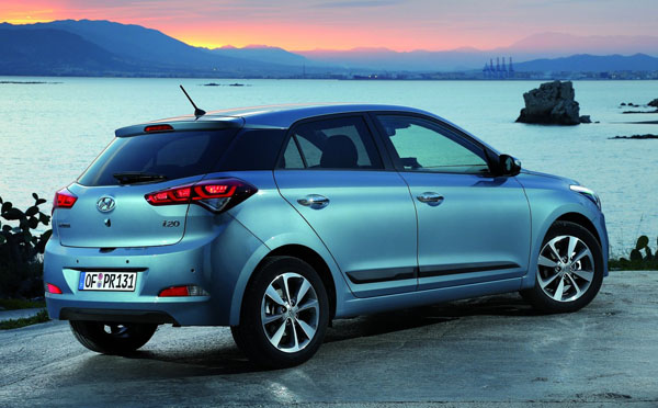hyundai-i20-award-rear