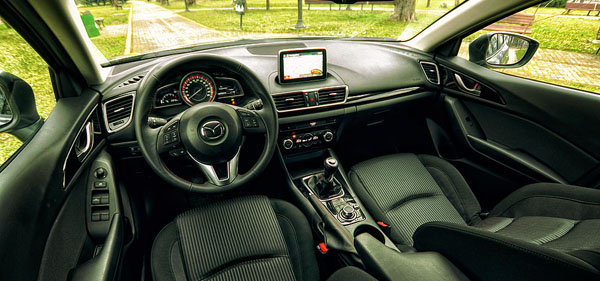 mazda-3-interior1-malikovski-carclub