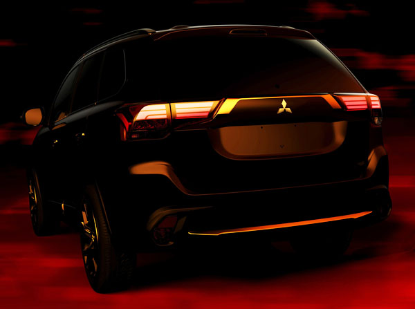 mitsubishi-outlander-teaser-rear