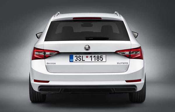 skoda-superb-combi-rear