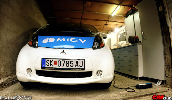mitsubishi-i-miev-carclub-charging