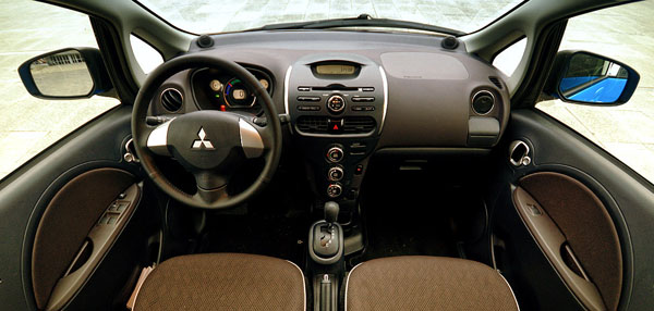 mitsubishi-i-miev-carclub-interior3