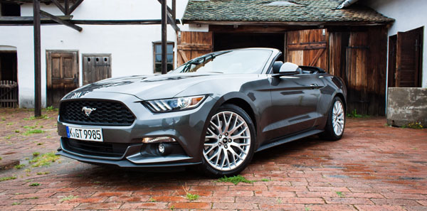 ford-mustang-convertible-side2