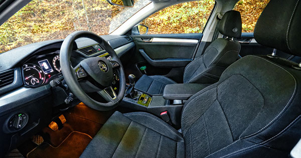 skoda-superb-carclub-interior-front