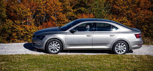 skoda-superb-carclub-side