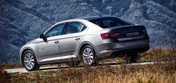 skoda-superb-carclub-siderear