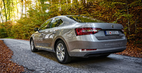 skoda-superb-carclub-siderear2