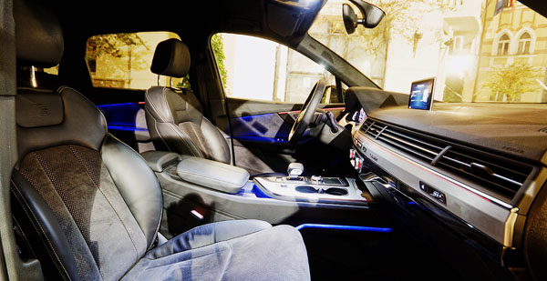 audi-q7-carclub-frontseats