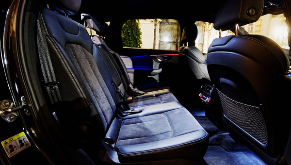 audi-q7-carclub-rearseats