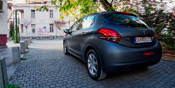 peugeot-208-carclub-rear