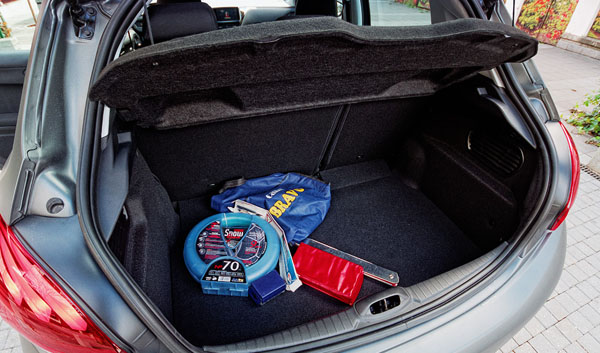 peugeot-208-carclub-trunk