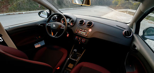 seat-ibiza-velvet-carclub-interior1