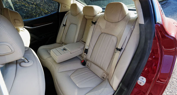 maserati-ghibli-carclub-rearseats