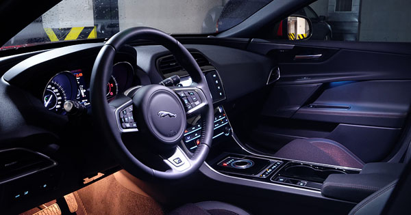 jaguar-xe-carclub-interior2