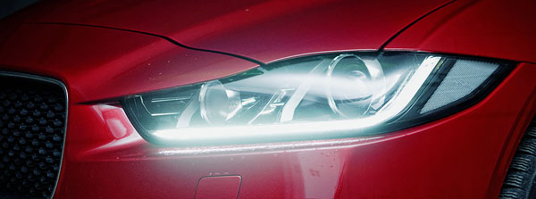 jaguar-xe-carclub-rear-headlight