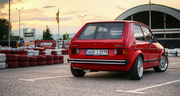 avtobiografija-vw-golf-rear