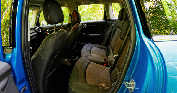 mini-cooper-5door-carclub-interior4