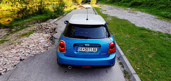 mini-cooper-5door-carclub-rear