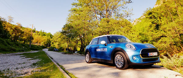 mini-cooper-5door-carclub-side2