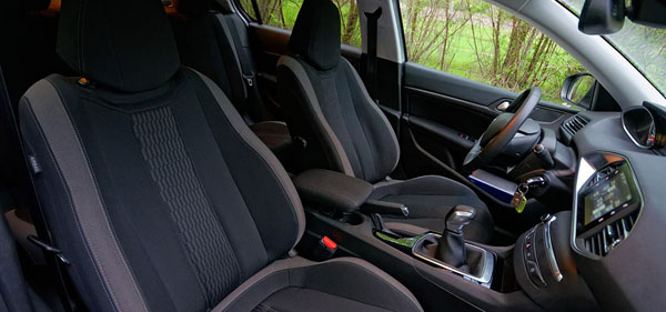 peugeot-308-style-carclub-interior3