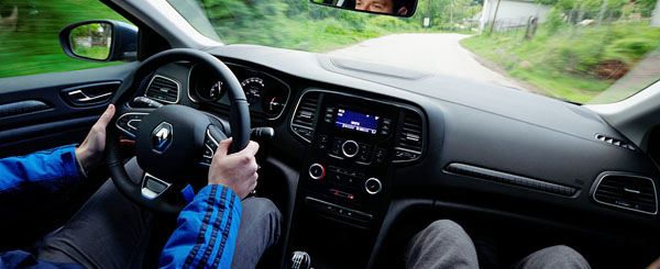 renault-megane-interior-drive