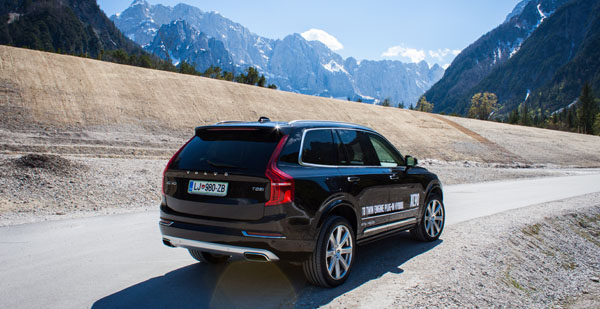 volvo-xc90-t8-hybrid-rear