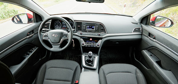 hyundai-elantra-carclub-interior1