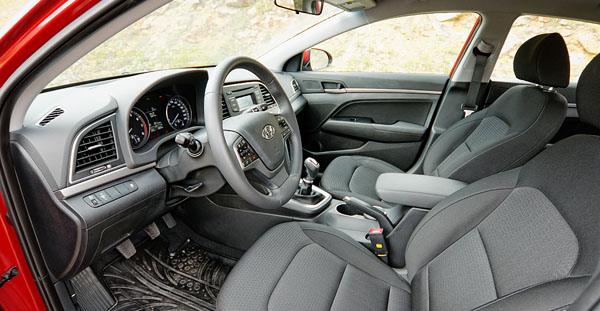 hyundai-elantra-carclub-interior2