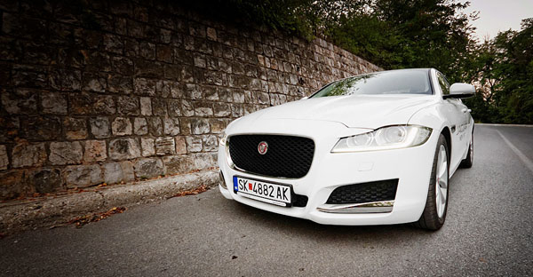 jaguar-xf-front