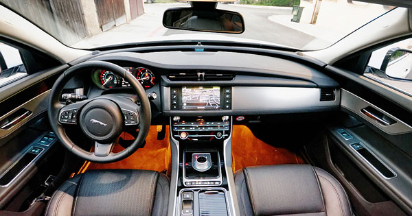 jaguar-xf-interior-front1