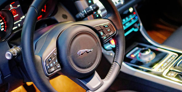 jaguar-xf-interior-wheel