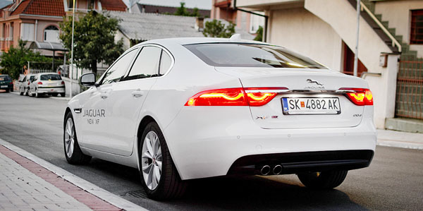 jaguar-xf-rear3