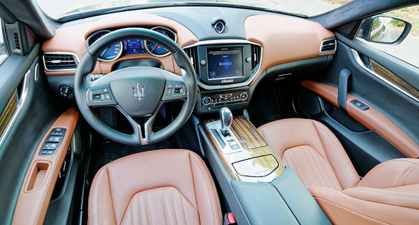 maserati-ghibli-s-q4-interior-front