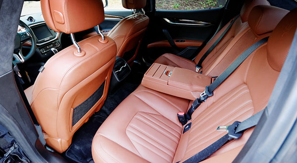 maserati-ghibli-s-q4-interior-rear