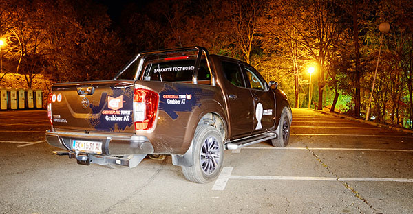 nissan-navara-rear2