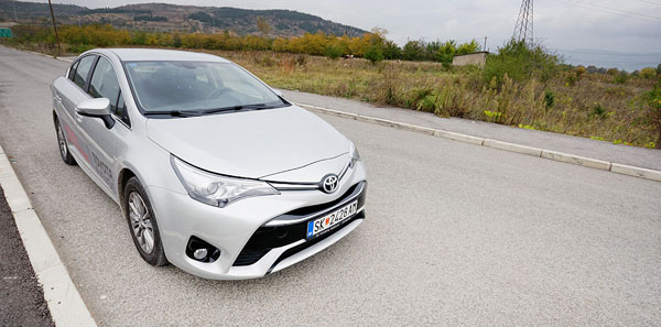 toyota-avensis-front