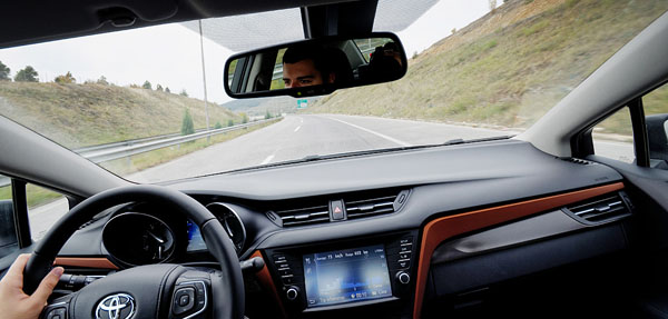 toyota-avensis-interior1